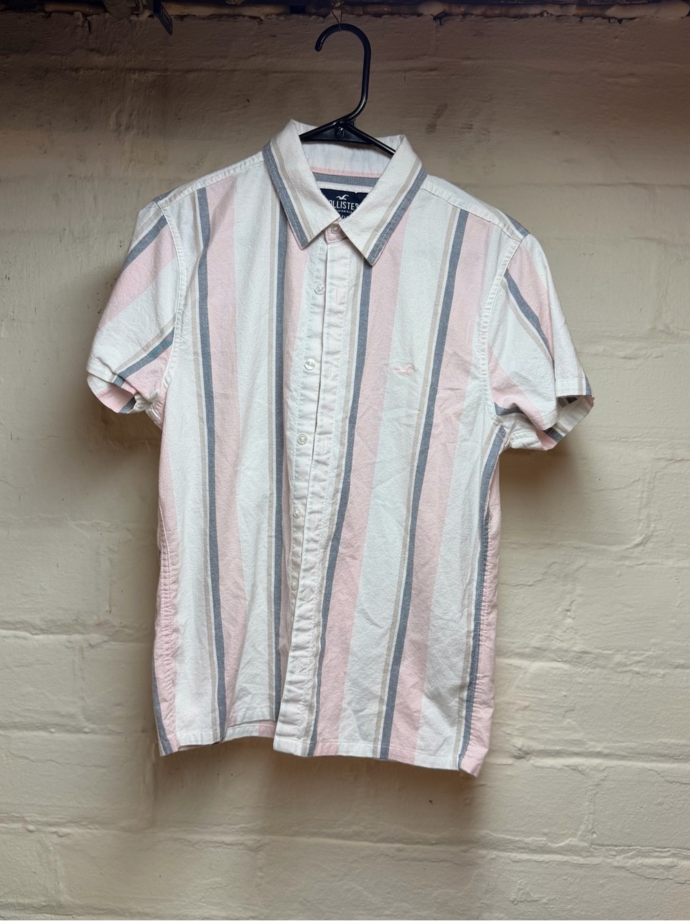 Hollister Short-Sleeve Button-Up Shirt in White, Pink & Gray